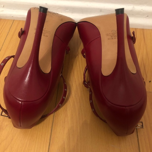 VALENTINO Love Latch Leather Pumps - Picture 4 of 8